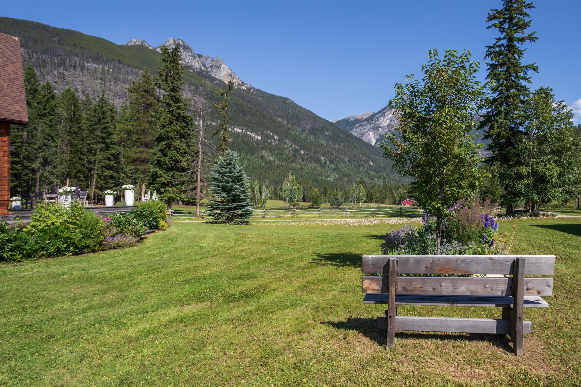 home lodge outside gardens